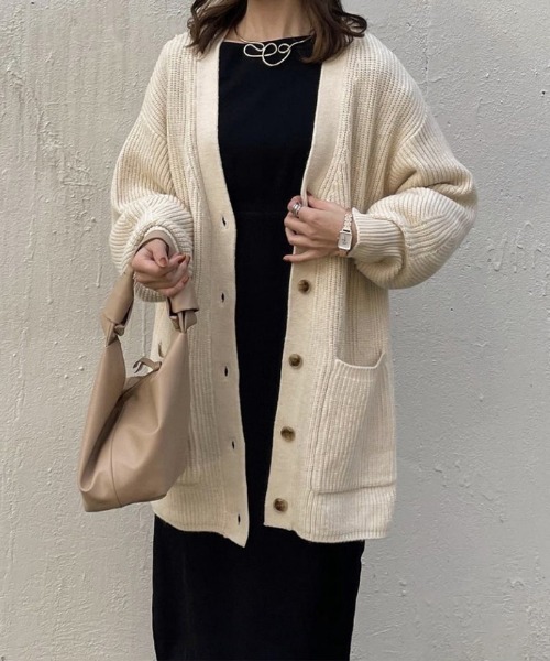 andme（アンドミー）の「片畦編みボリューム袖ニットカーディガン