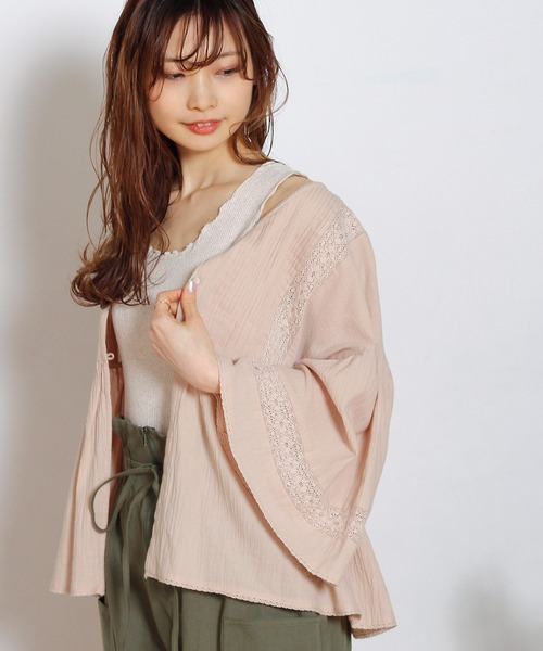 Crisp（クリスプ）の「エアリーレースブラウス（シャツ/ブラウス・レディース・ホワイト/ピンクベージュ・FREE）」の2枚目の写真