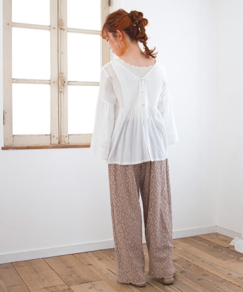 Crisp（クリスプ）の「エアリーレースブラウス（シャツ/ブラウス・レディース・ホワイト/ピンクベージュ・FREE）」の11枚目の写真