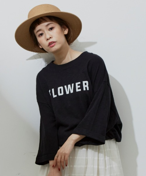 Libra Cue(リブラ キュー)の「FLOWER ロゴTシャツ(Tシャツ/カットソー・レディース・ホワイト/ブラック/ネイビー・FREE)」の2枚目の写真