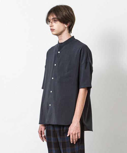 SLICK(スリック)の「リフラックスボイルドロップショルダーバンドカラーシャツ(シャツ/ブラウス・メンズ・ライトグレー/ネイビー/ブラウン・1/2/3)」の19枚目の写真