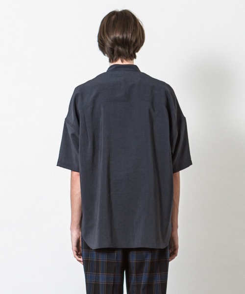 SLICK(スリック)の「リフラックスボイルドロップショルダーバンドカラーシャツ(シャツ/ブラウス・メンズ・ライトグレー/ネイビー/ブラウン・1/2/3)」の20枚目の写真