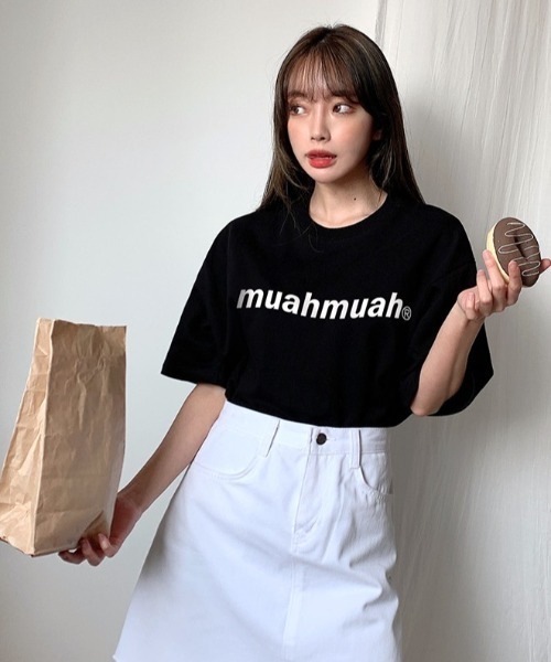 muahmuah(ムーアムーア)の「A'GEM/9 × .kom『muah muah/ムーアムーア』LOWER PRINTING HALF T-SHIRT/ロアープリント 半袖Tシャツ(Tシャツ/カットソー・レディース・ブラック/ライトパープル/ネイビー/ホワイト/イエロー/ライトグリーン・FREE)」の1枚目の写真
