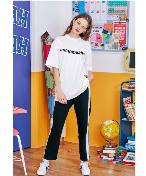 muahmuah(ムーアムーア)の「A'GEM/9 × .kom『muah muah/ムーアムーア』LOWER PRINTING HALF T-SHIRT/ロアープリント 半袖Tシャツ(Tシャツ/カットソー・レディース・ブラック/ライトパープル/ネイビー/ホワイト/イエロー/ライトグリーン・FREE)」の8枚目の写真