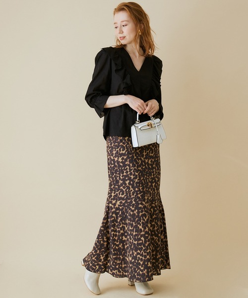 MADEMOISELLE ROPE'（マドモアゼル ロペ）の「<春まで使える>【無地/チェック】Vネックフリルブラウス（シャツ/ブラウス・レディース・ブラック/ブラウン系その他2/グリーン・38）」の5枚目の写真