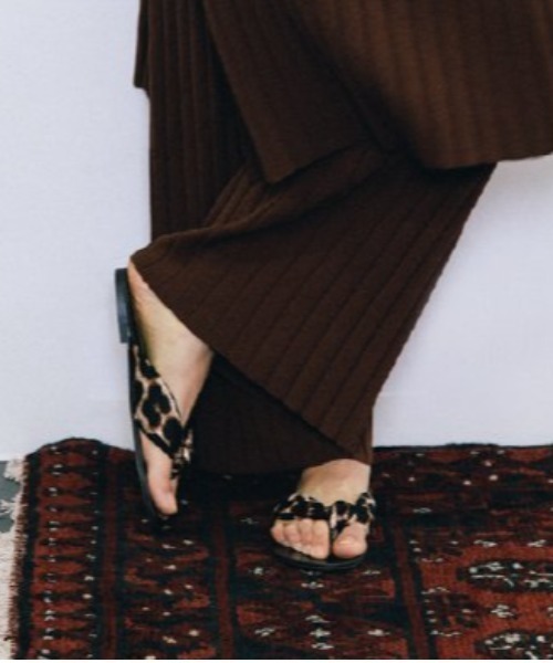 manipuri（マニプリ）の「マニプリ manipuri /トングサンダルレオパートベグ（サンダル・レディース・ブラウン・38/39/37）」の4枚目の写真