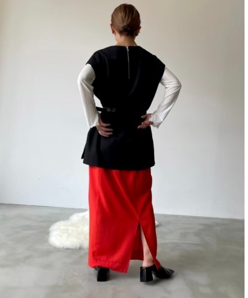 Solace(ソレイス)の「深Vサイドスリットベスト(ベスト・レディース・ブラック/ベージュ・FREE)」の5枚目の写真