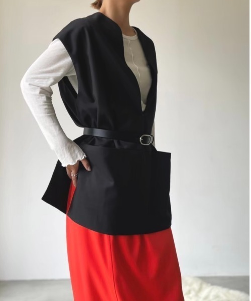 Solace(ソレイス)の「深Vサイドスリットベスト(ベスト・レディース・ブラック/ベージュ・FREE)」の19枚目の写真