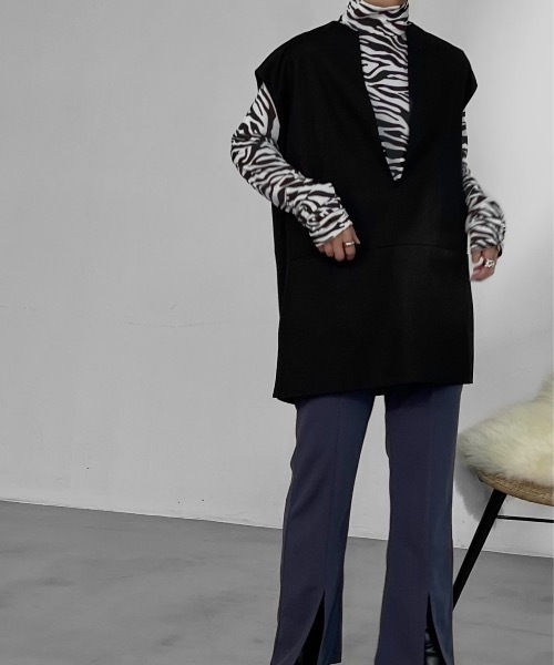 Solace(ソレイス)の「深Vサイドスリットベスト(ベスト・レディース・ブラック/ベージュ・FREE)」の4枚目の写真