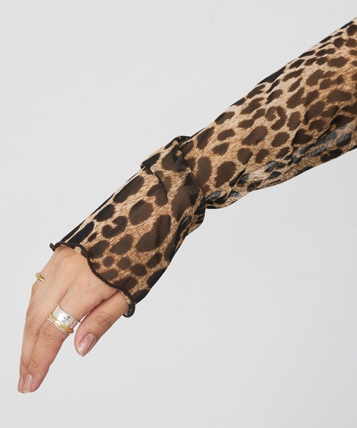 BONbazaar（ボンバザール）の「レオパードプリントハイネック（Tシャツ/カットソー・レディース・ベージュ/グレー・FREE）」の4枚目の写真