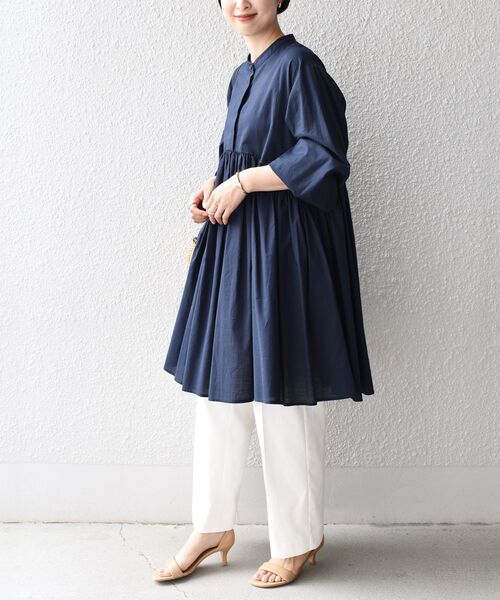 SHIPS(シップス)の「*〈手洗い可能〉ウエストギャザースタンドカラーチュニック◇(シャツ/ブラウス・レディース・ホワイト/サックスブルー/ブルー/ダークブルー・ONE SIZE)」の20枚目の写真
