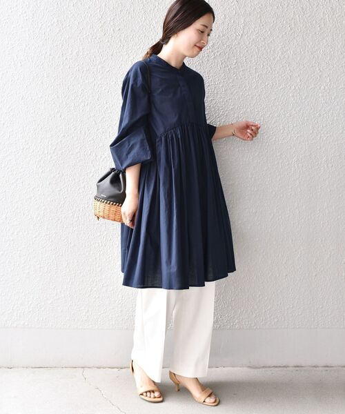 SHIPS(シップス)の「*〈手洗い可能〉ウエストギャザースタンドカラーチュニック◇(シャツ/ブラウス・レディース・ホワイト/サックスブルー/ブルー/ダークブルー・ONE SIZE)」の19枚目の写真