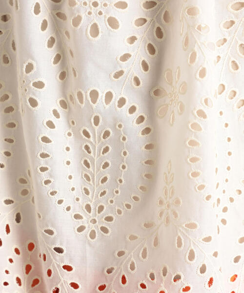 TOMORROWLAND （トゥモローランド）の「パネルエンブロイダリー ギャザーネックブラウス（シャツ/ブラウス・レディース・ホワイト/カーキ・36）」の9枚目の写真