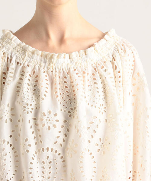 TOMORROWLAND （トゥモローランド）の「パネルエンブロイダリー ギャザーネックブラウス（シャツ/ブラウス・レディース・ホワイト/カーキ・36）」の10枚目の写真