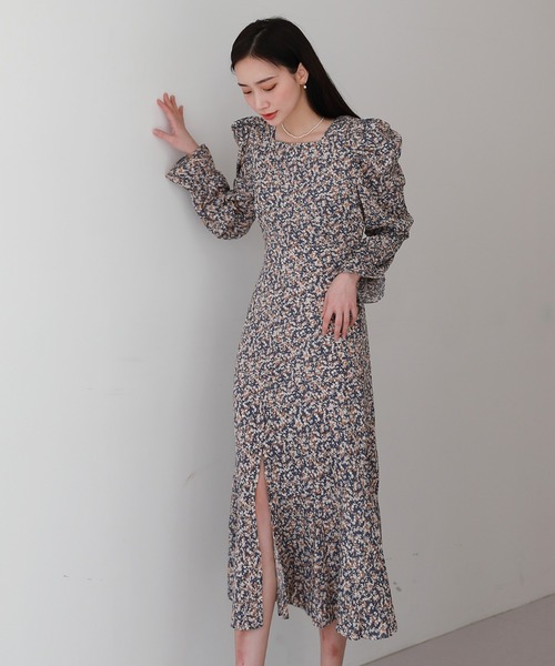 by muni:r(バイ ムニール)の「フェミニンフラワーパフワンピース(ワンピース・レディース・ブルー/ブラック・ONE SIZE)」の1枚目の写真