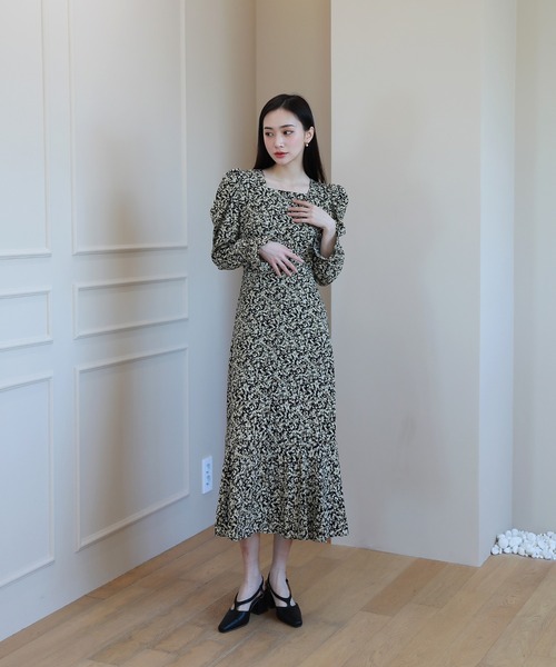 by muni:r(バイ ムニール)の「フェミニンフラワーパフワンピース(ワンピース・レディース・ブルー/ブラック・ONE SIZE)」の6枚目の写真