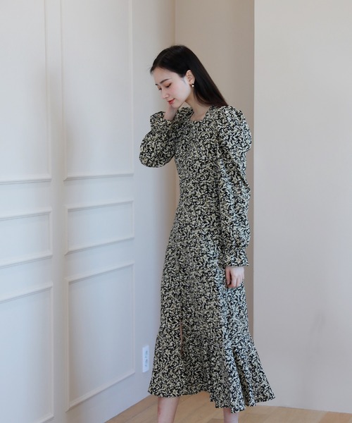 by muni:r(バイ ムニール)の「フェミニンフラワーパフワンピース(ワンピース・レディース・ブルー/ブラック・ONE SIZE)」の9枚目の写真