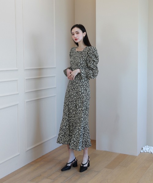 by muni:r(バイ ムニール)の「フェミニンフラワーパフワンピース(ワンピース・レディース・ブルー/ブラック・ONE SIZE)」の12枚目の写真