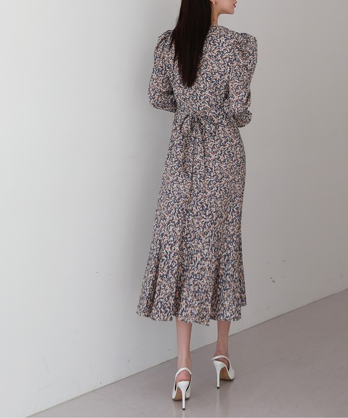 by muni:r(バイ ムニール)の「フェミニンフラワーパフワンピース(ワンピース・レディース・ブルー/ブラック・ONE SIZE)」の20枚目の写真