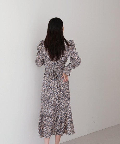 by muni:r(バイ ムニール)の「フェミニンフラワーパフワンピース(ワンピース・レディース・ブルー/ブラック・ONE SIZE)」の10枚目の写真