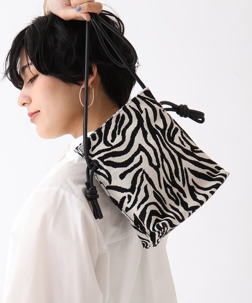 OPAQUE.CLIP（オペークドットクリップ）の「◆ソフトフェイクレザードロストミニショルダー（ショルダーバッグ・レディース・ブラック/ブルー/ボルドー/ライトベージュ/ホワイト系3/ベージュ系その他4/ブラック系1・00）」の2枚目の写真