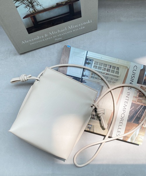 OPAQUE.CLIP（オペークドットクリップ）の「◆ソフトフェイクレザードロストミニショルダー（ショルダーバッグ・レディース・ブラック/ブルー/ボルドー/ライトベージュ/ホワイト系3/ベージュ系その他4/ブラック系1・00）」の5枚目の写真