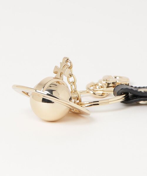Vivienne Westwood(ヴィヴィアンウエストウッド)の「【Vivienne Westwood】DEBBIE 3D ORB LIGHT GOLD(キーホルダー・レディース・ブラック・FREE)」の3枚目の写真