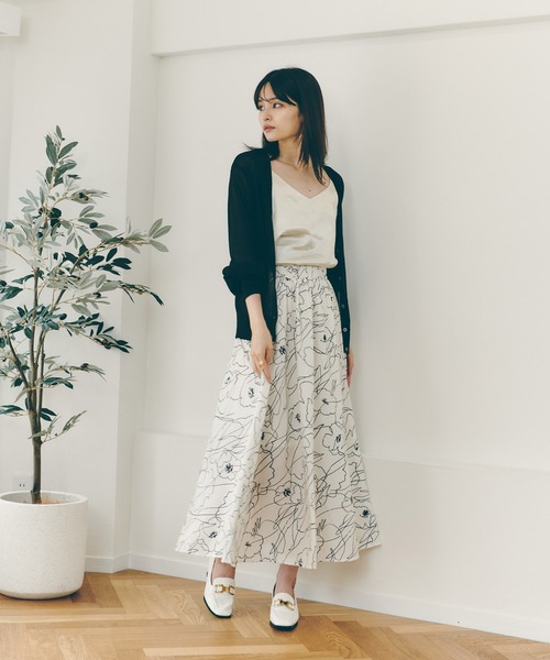 Lamoa(ラモア)の「Lamoa/モノトーン フラワー デザイン フレア スカート(スカート・レディース・ホワイト/ブラック・FREE)」の7枚目の写真