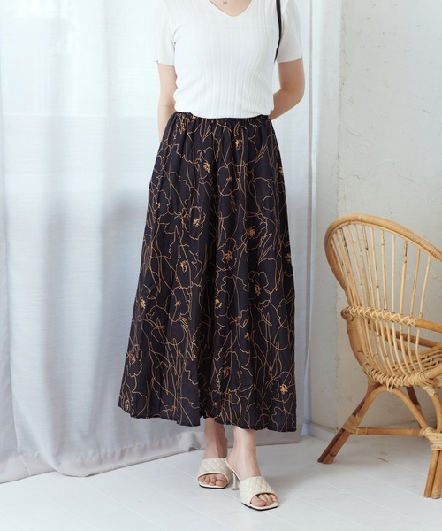 Lamoa(ラモア)の「Lamoa/モノトーン フラワー デザイン フレア スカート(スカート・レディース・ホワイト/ブラック・FREE)」の12枚目の写真