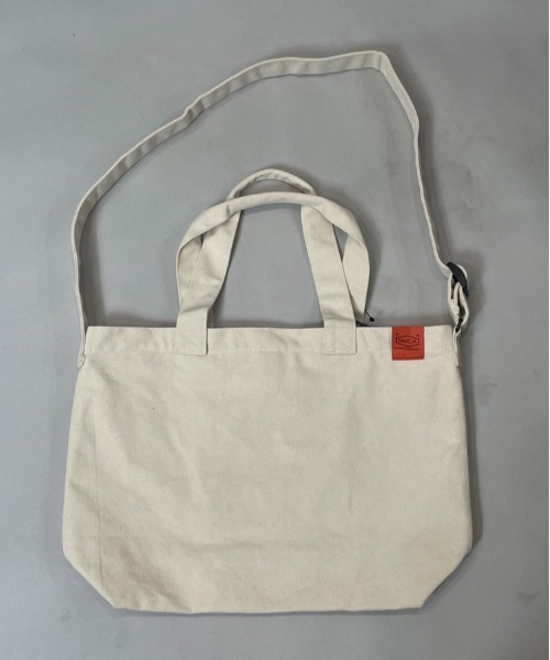 RVCA（ルーカ）の「WEB限定 RVCA ALL THE WAY TOTE（ショルダーバッグ・メンズ・ブラック/ベージュ・FREE）」の3枚目の写真