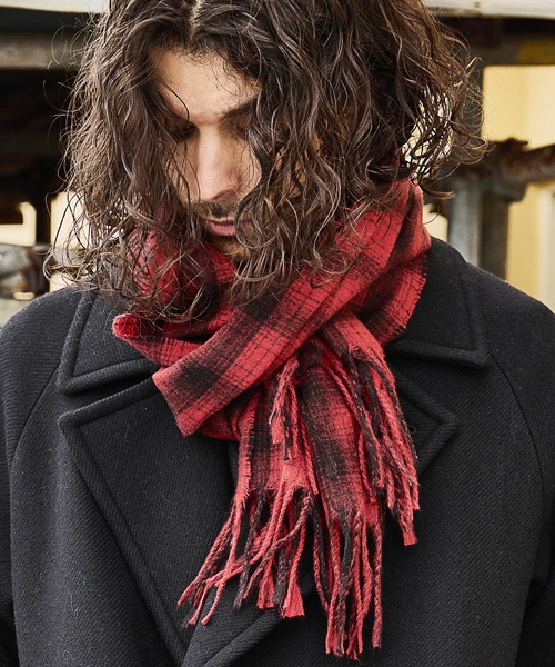 RATTLE TRAP（ラトルトラップ）の「<Safari12月号掲載>ウール混オンブレーチェックマフラー（マフラー・メンズ・チャコールグレー/レッド・FREE）」の5枚目の写真