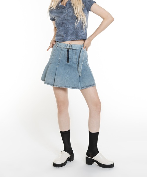 FOLLOWIN（フォロウィン）の「ベルトセットプリーツデニムミニスカート（デニムスカート・レディース・ブラック/ブルー・SMALL/MEDIUM）」の12枚目の写真