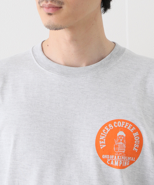 JOURNAL STANDARD(ジャーナルスタンダード)の「【VENICE 8 COFFEE×JS】BONFIRE Tシャツ(Tシャツ/カットソー・メンズ・ライトグレー/グリーン・MEDIUM/LARGE/X-LARGE)」の3枚目の写真