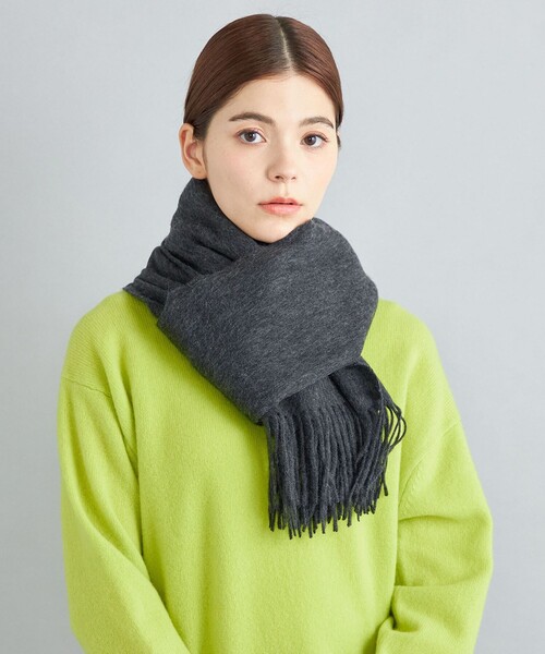 SHIPS（シップス）の「〈手洗い可能〉ソリッド ウールカシミヤ ストール◆（ストール/ショール・レディース・オフホワイト/グレー/ダークグレー/ベージュ/グリーン/ブルー/ライトブルー/ライトイエロー・ONE SIZE）」の4枚目の写真