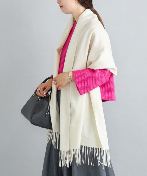 SHIPS（シップス）の「〈手洗い可能〉ソリッド ウールカシミヤ ストール◆（ストール/ショール・レディース・オフホワイト/グレー/ダークグレー/ベージュ/グリーン/ブルー/ライトブルー/ライトイエロー・ONE SIZE）」の16枚目の写真