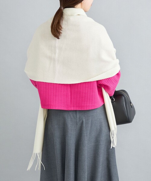 SHIPS（シップス）の「〈手洗い可能〉ソリッド ウールカシミヤ ストール◆（ストール/ショール・レディース・オフホワイト/グレー/ダークグレー/ベージュ/グリーン/ブルー/ライトブルー/ライトイエロー・ONE SIZE）」の17枚目の写真