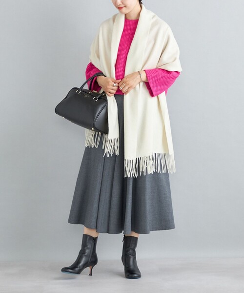 SHIPS（シップス）の「〈手洗い可能〉ソリッド ウールカシミヤ ストール◆（ストール/ショール・レディース・オフホワイト/グレー/ダークグレー/ベージュ/グリーン/ブルー/ライトブルー/ライトイエロー・ONE SIZE）」の21枚目の写真