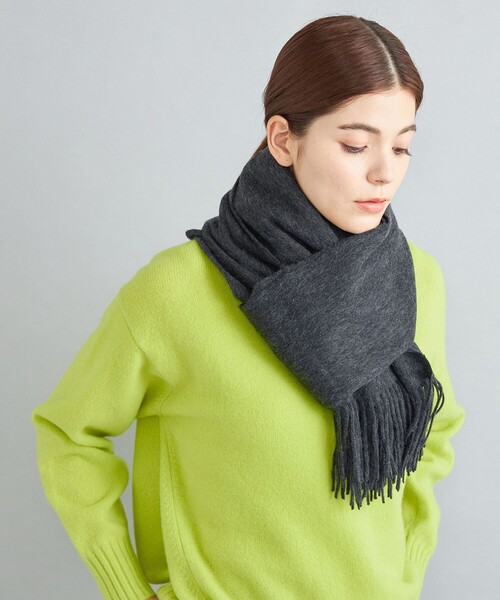 SHIPS（シップス）の「〈手洗い可能〉ソリッド ウールカシミヤ ストール◆（ストール/ショール・レディース・オフホワイト/グレー/ダークグレー/ベージュ/グリーン/ブルー/ライトブルー/ライトイエロー・ONE SIZE）」の9枚目の写真