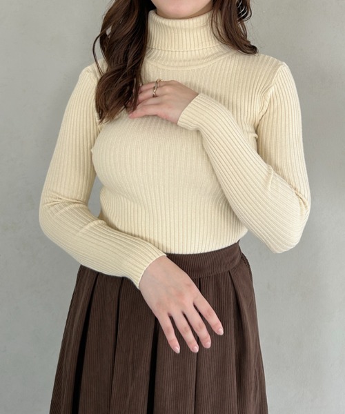 CLEA（クレア）の「タートルカラーリブニットトップス（ニット/セーター・レディース・ベージュ/ブラウン/ホワイト/ブルー/ブラック・FREE）」の18枚目の写真