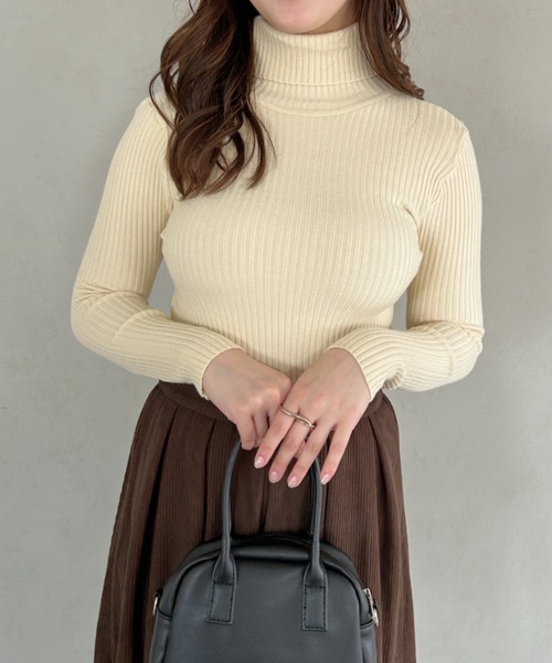 CLEA（クレア）の「タートルカラーリブニットトップス（ニット/セーター・レディース・ベージュ/ブラウン/ホワイト/ブルー/ブラック・FREE）」の19枚目の写真