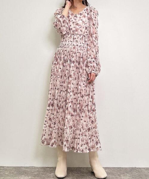 INGNI(イング)の「花柄Vネックプリーツワンピース(ワンピース・レディース・ベージュ/ブラウン/ピンク・M)」の2枚目の写真
