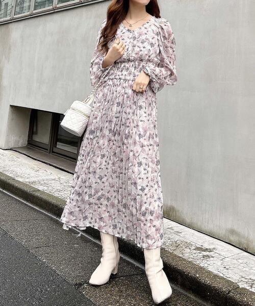 INGNI(イング)の「花柄Vネックプリーツワンピース(ワンピース・レディース・ベージュ/ブラウン/ピンク・M)」の6枚目の写真