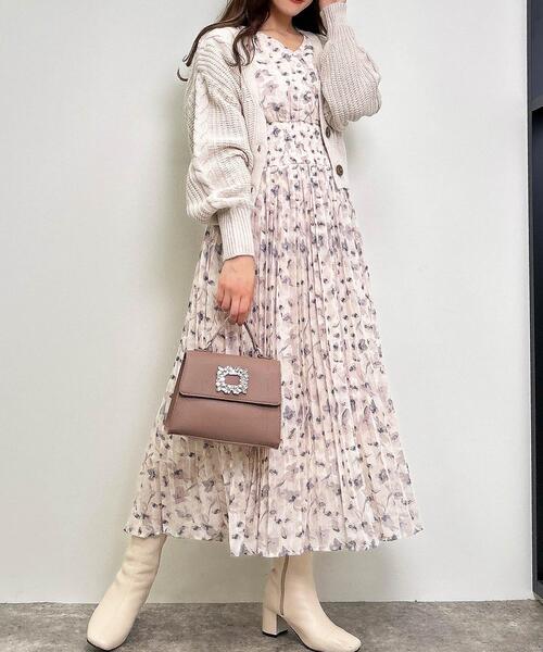 INGNI(イング)の「花柄Vネックプリーツワンピース(ワンピース・レディース・ベージュ/ブラウン/ピンク・M)」の5枚目の写真