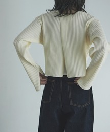 バックスリットクロップドリブニット