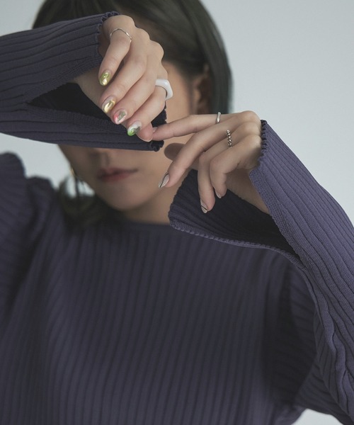 etoll.(エトル)の「バックスリットクロップドリブニット(ニット/セーター・レディース・ブラック/パープル/オレンジ/アイボリー・M)」の3枚目の写真