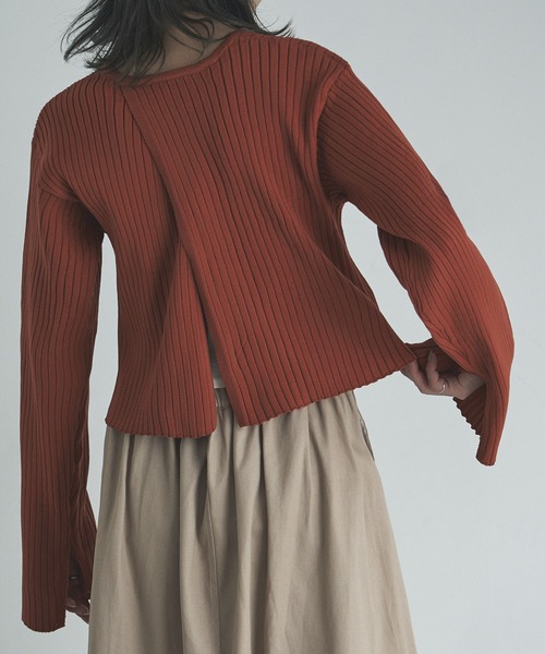 etoll.(エトル)の「バックスリットクロップドリブニット(ニット/セーター・レディース・ブラック/パープル/オレンジ/アイボリー・M)」の17枚目の写真