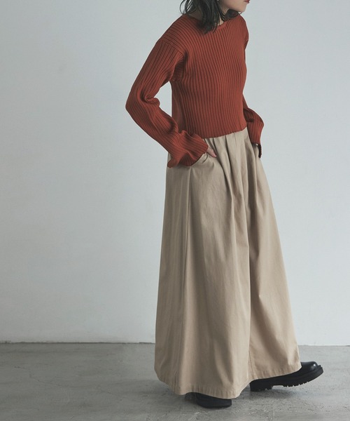 etoll.(エトル)の「バックスリットクロップドリブニット(ニット/セーター・レディース・ブラック/パープル/オレンジ/アイボリー・M)」の22枚目の写真