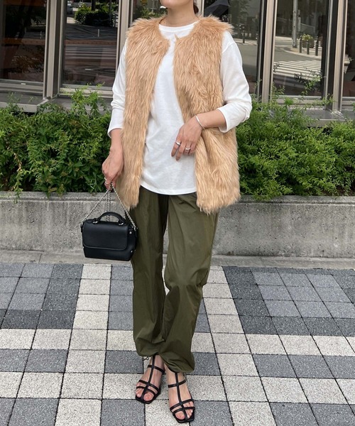 KOBE LETTUCE（コウベレタス）の「フェイクファーロングジレ（ベスト・レディース・ブラック/ベージュ/ホワイト系/ホワイト系1/ブラック系/ベージュ系・FREE）」の13枚目の写真