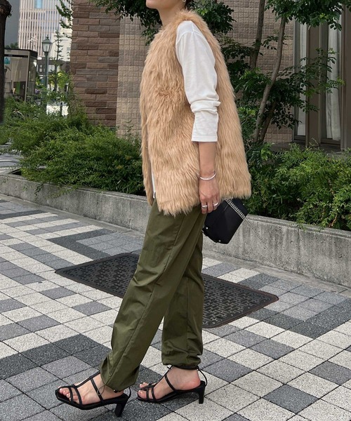 KOBE LETTUCE（コウベレタス）の「フェイクファーロングジレ（ベスト・レディース・ブラック/ベージュ/ホワイト系/ホワイト系1/ブラック系/ベージュ系・FREE）」の9枚目の写真