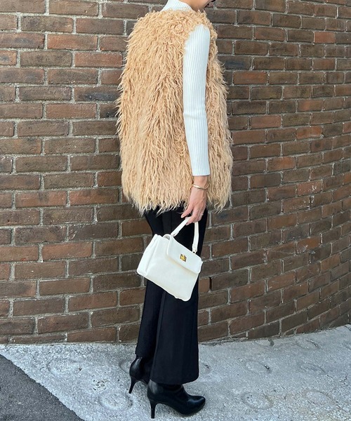 KOBE LETTUCE（コウベレタス）の「フェイクファーロングジレ（ベスト・レディース・ブラック/ベージュ/ホワイト系/ホワイト系1/ブラック系/ベージュ系・FREE）」の11枚目の写真